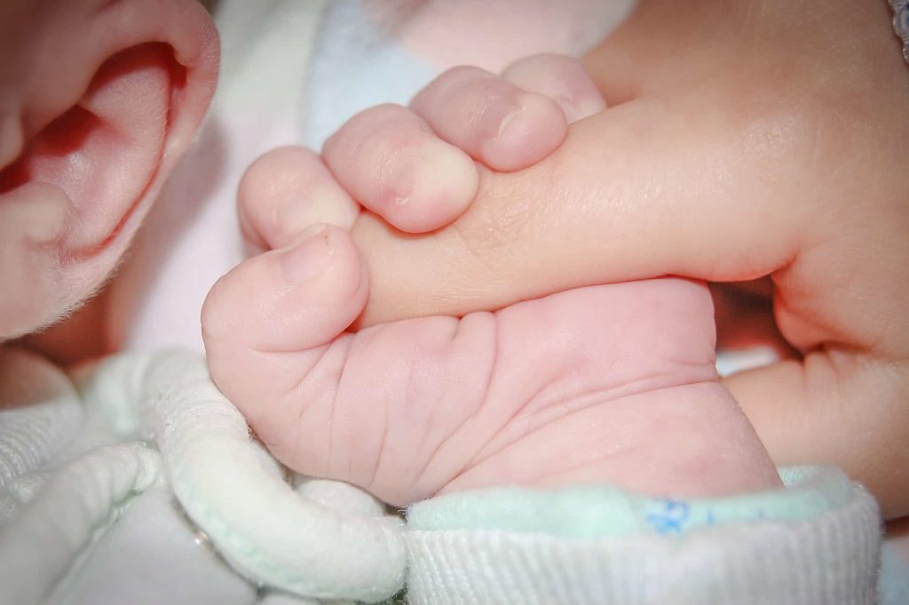 baby holding finger birth injury